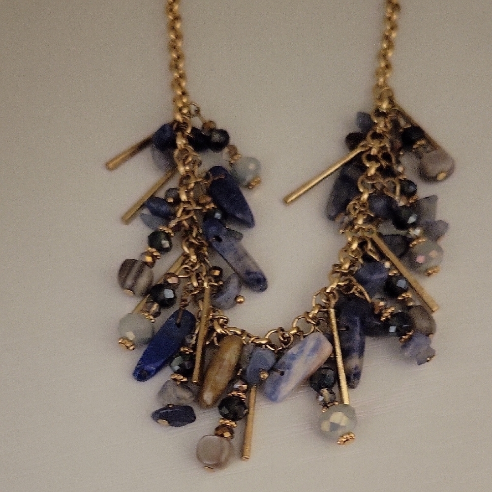 VENUS Gold tone chain Blue stone chrystal Cluster Necklace w/pierced earring set